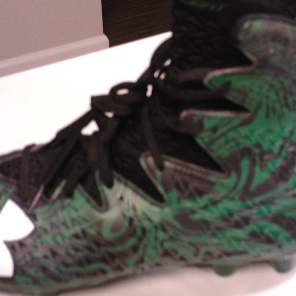 NEW,UNDER ARMOUR FOOTBALL CLEATS main image 5